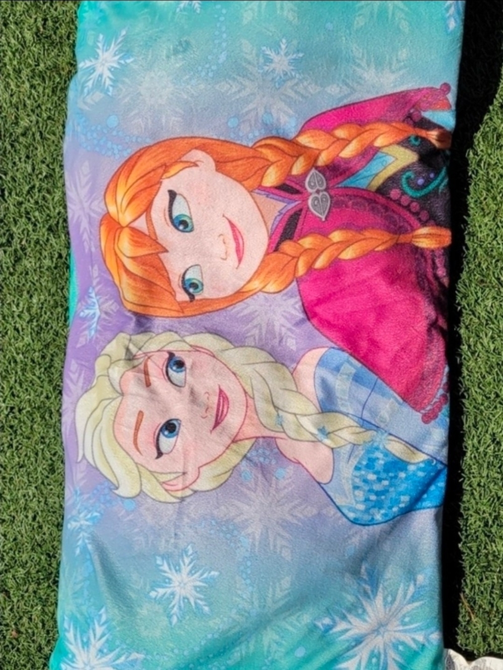 Disney Frozen Anna & Elsa Printed Beach/Throw Blanket - Teal, Purple, Pink